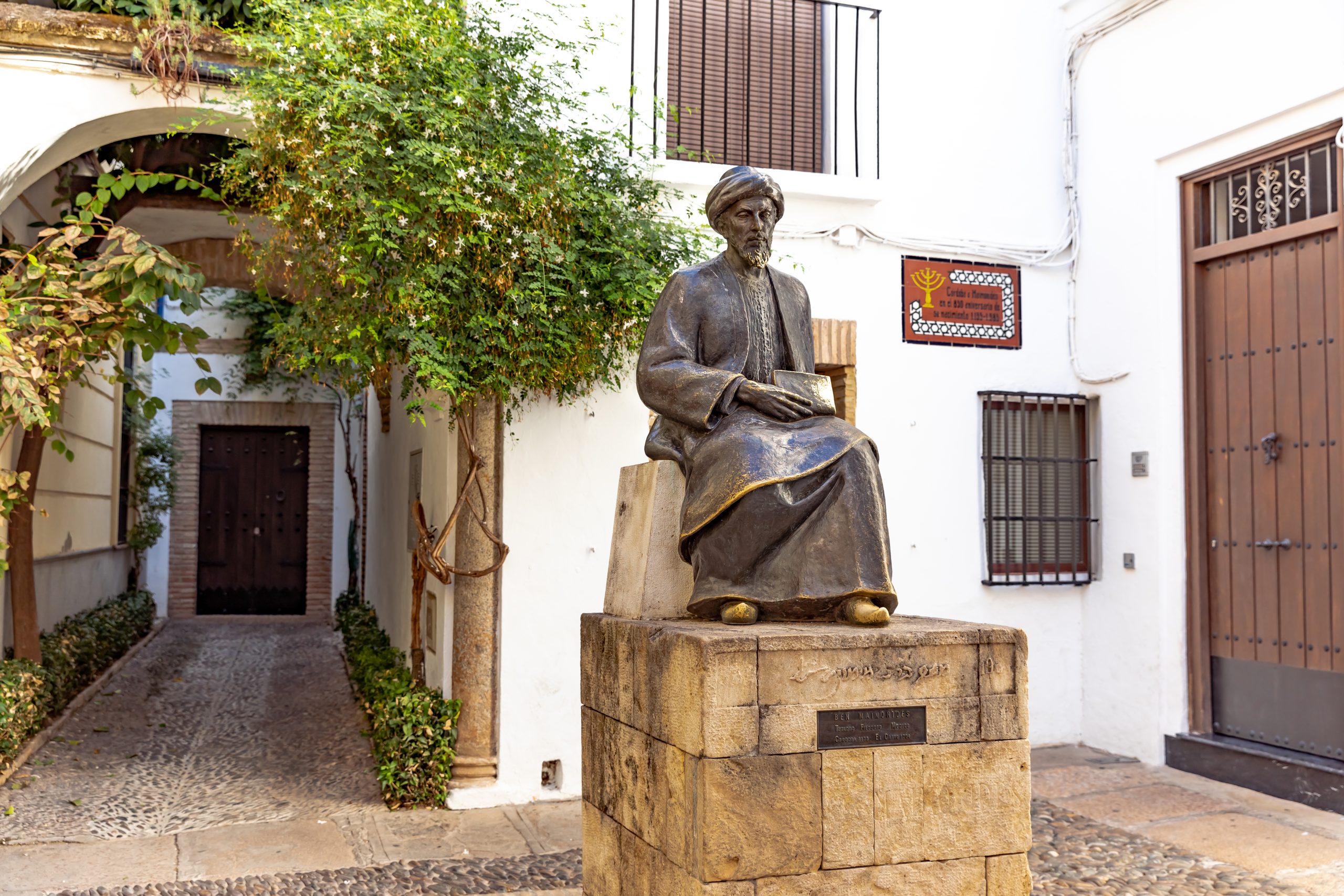 Cordoba,,Spain,-,September,28,2023,-,Maimonides,Statue,In,Cordoba